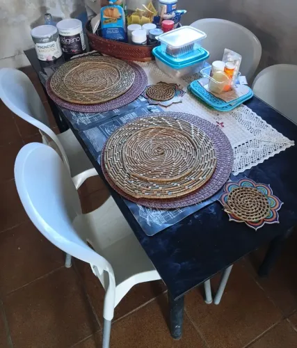 MESA + CADEIRAS 400,00