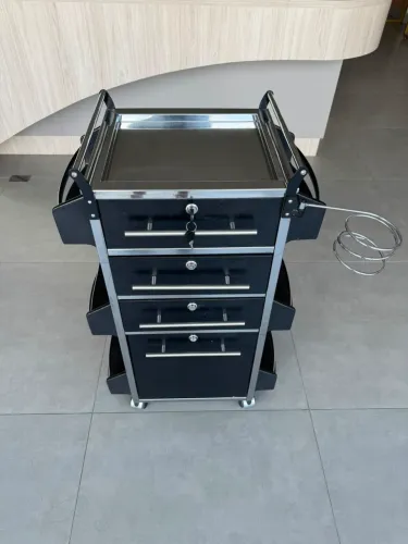 Mesa para cabeleireiro com rodinhas e suporte para secador