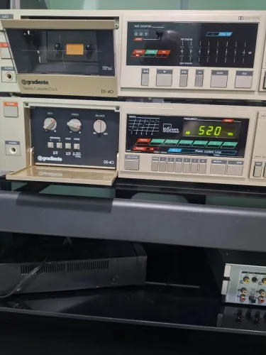 RELIQUIA - Vendo um Som GRADIENTE Modelo DS 40 completo com tudo funcionando