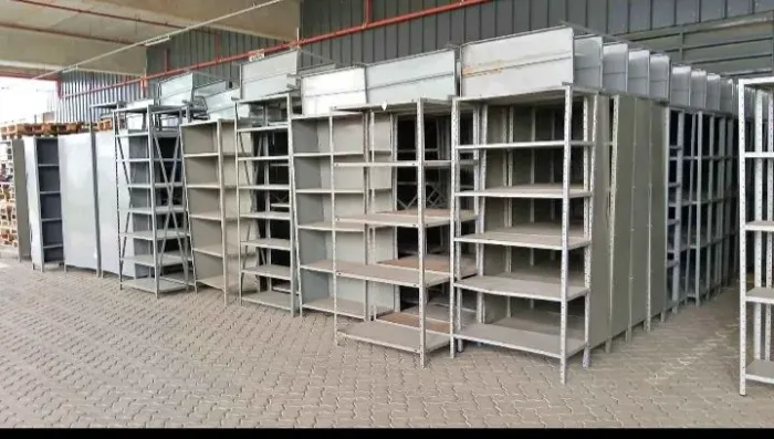 Estantes de aço 