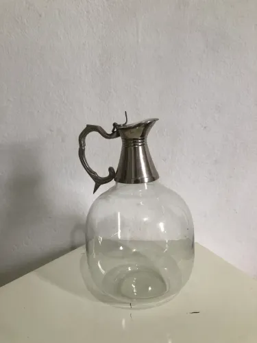 JARRA DE VIDRO COM DETALHE BANHADO A PRATA