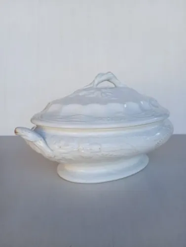 Sopeira em porcelana ironstone ( leia a descrição)