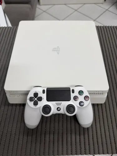 Ps4 slim de 500 gb com Gta v digital