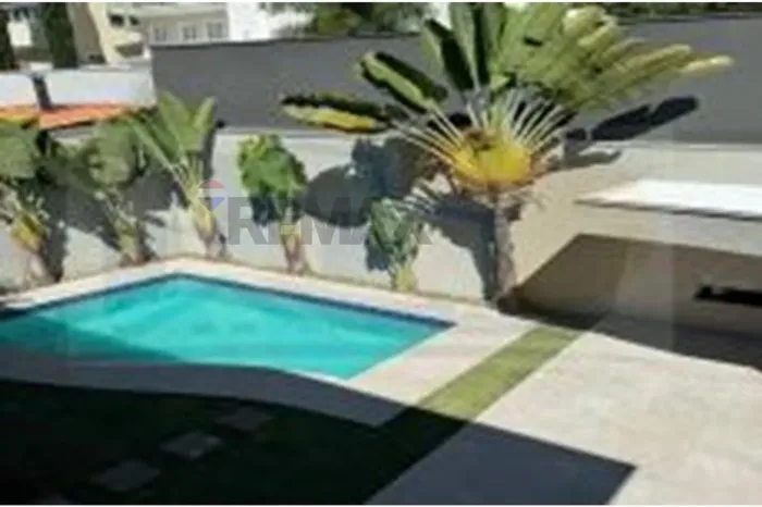 "Casa Espetacular na Aldeia da Serra: Luxo e Conforto"