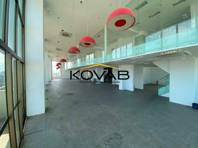 Conjunto Comercial de 399,09 m² com 7 Salas e 14 Vagas na Cidade Monções