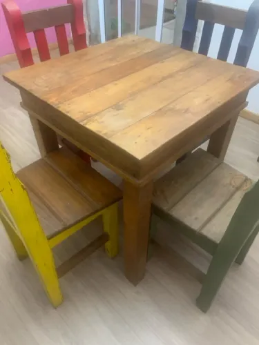 Mesa com 6 cadeiras