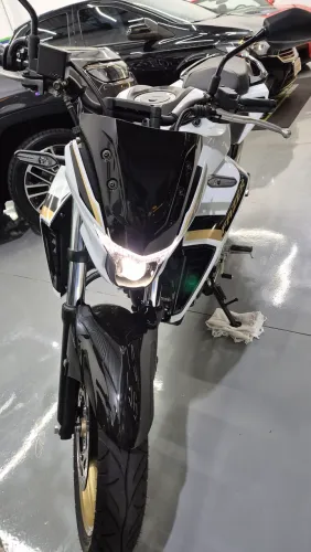 Yamaha Fazer 250 com 900 km zerada 2025