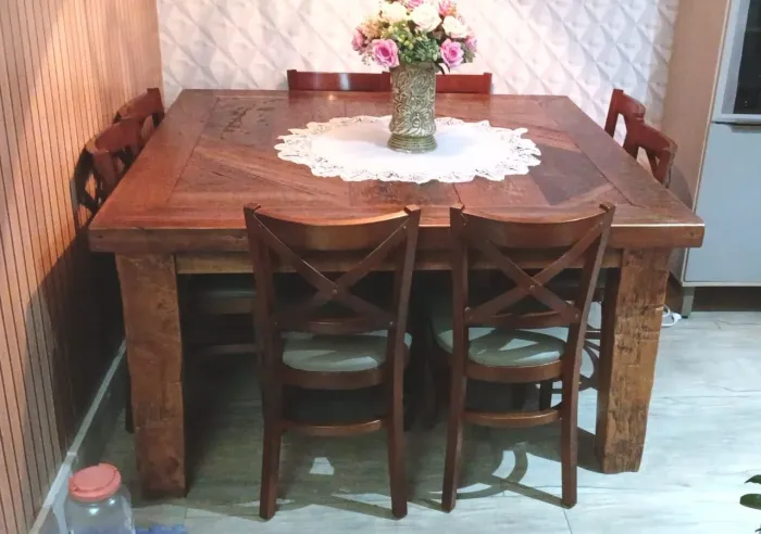 Mesa de madeira maciça de demolição 