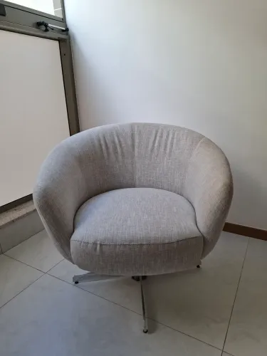 Poltrona giratória para sala de estar
