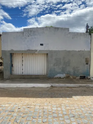 Vende-se casa no bairro São Francisco.
