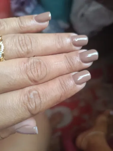 Trabalho como manicure e pedicure, disponível para atender a domicílio 