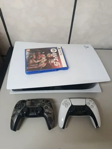 Ps5 2 controles e UFC 5
