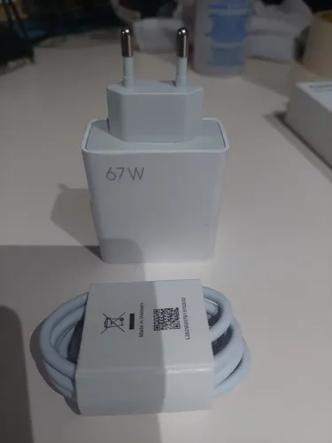 Carregador Turbo Xiaomi 67w na caixa