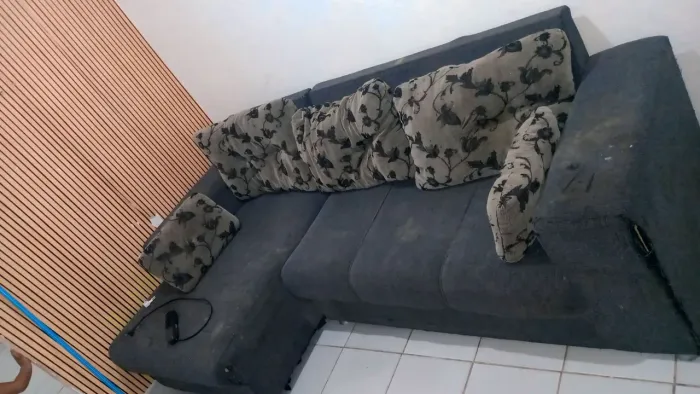 Sofá retrátil grande usado