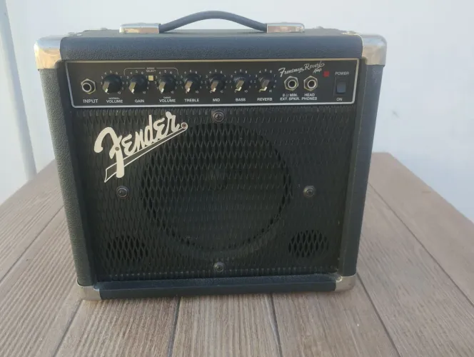 Cubo Fender Frotman 15W com Reverb