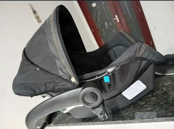 Vende-se bebê conforto