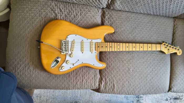 Guitarra SX Stratocaster com captadores Malagoli Custom