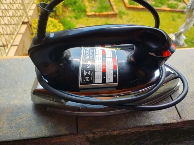 Ferro Seco Black+ Decker Clássico - Para Peças Ou Conserto