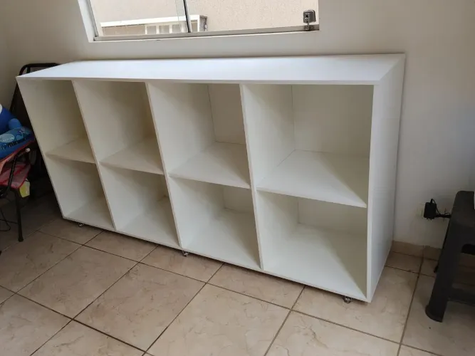 EXPOSITOR COLMEIA CM RODINHAS SILICONE MDF NOVO