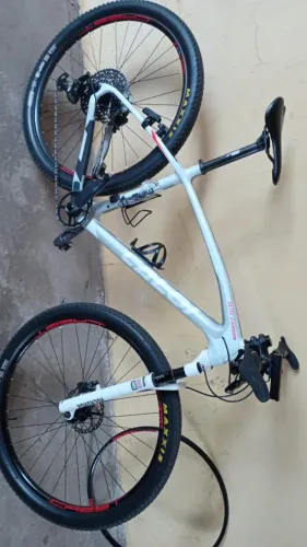 2 Bicicletas, Speed/Gallo 16 velocidades/ Caloi Elite Carbon.