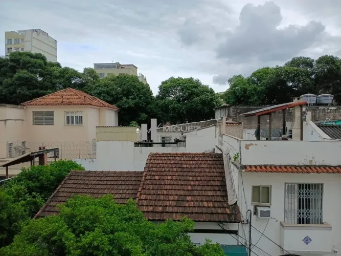 Apartamento à Venda Rua Marquês de Valença, Tijuca. 2 Quartos com Dependência Revertida pa