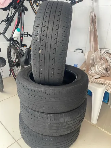 4 pneus seminovos 215/55 R17