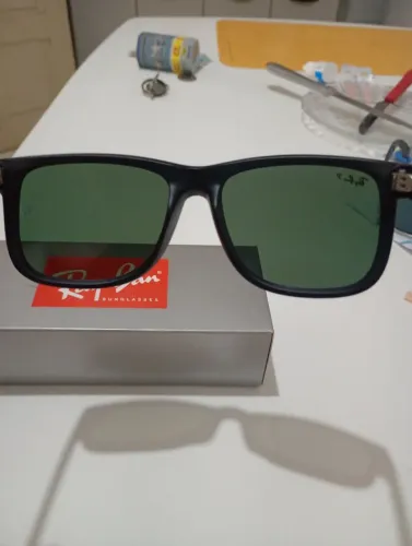 Óculos Ray Ban Justin preto fosco lente verde escuro novo na caixa original lindo 