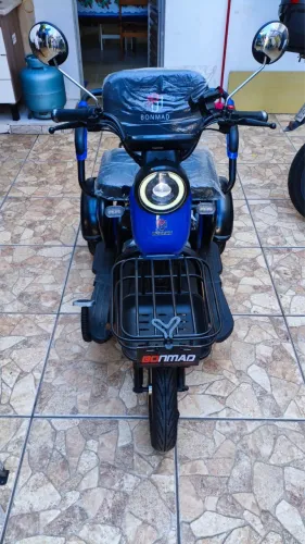 Triciclo seminovo