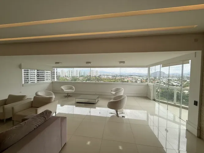 Apartamento para venda tem 300 metros quadrados com 4 quartos