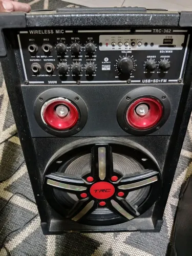 Caixas de som trc 362 300w cada