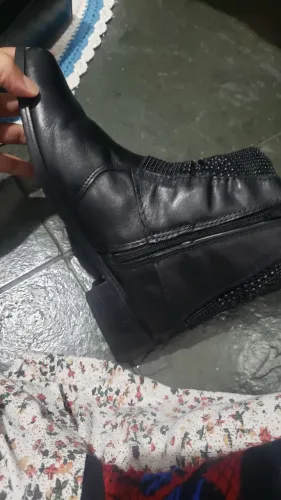 Bota preta 