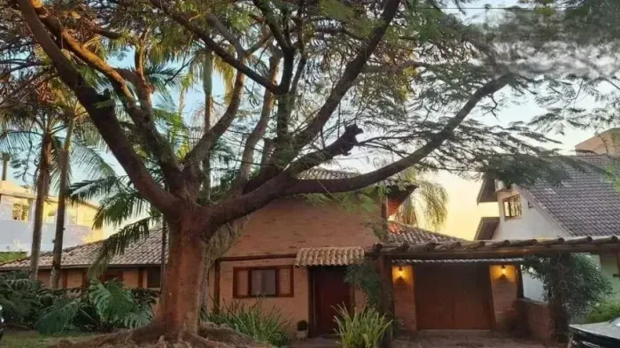 Casa de Condomínio com 3 Quartos para alugar, 230m² - Condomínio Alpes de Vinhedo