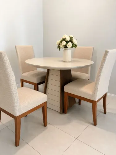 Vendo mesa Off white rendonda com 4 cadeiras.