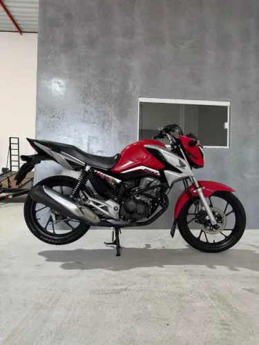 Única dona emplacada Titan 160