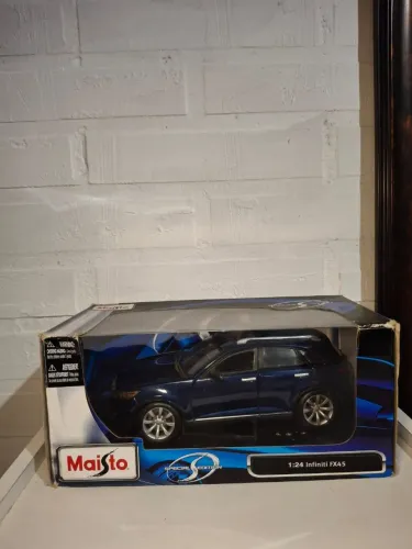Miniatura de Infiniti FX45 1:24 Maisto