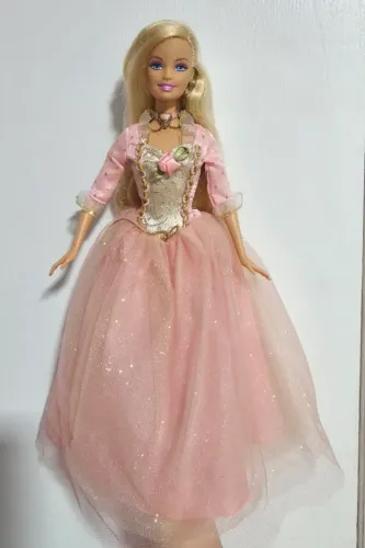 Barbie Annelise - Princesa e a Plebeia