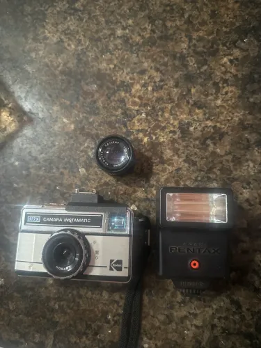     Uma Kodak Instamatic 177X. 