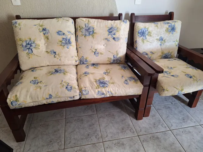 Sofa madeira maciça 1 e 2 lugares