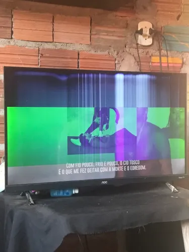 O som estar saindo normal só a tela dela q estar desse jeito (roku)