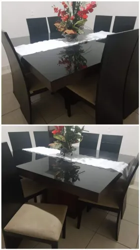 Mesa com 8 cadeiras com tampo de vidro