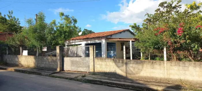 Vendo terreno com casa simples