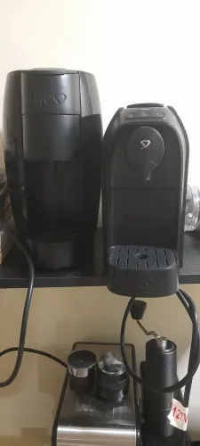 Cafeteira de cápsula 100$ e sanduícheira,ventilador 50 e 180$