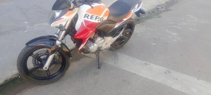 CB 300 R edição limitada (Repsol)