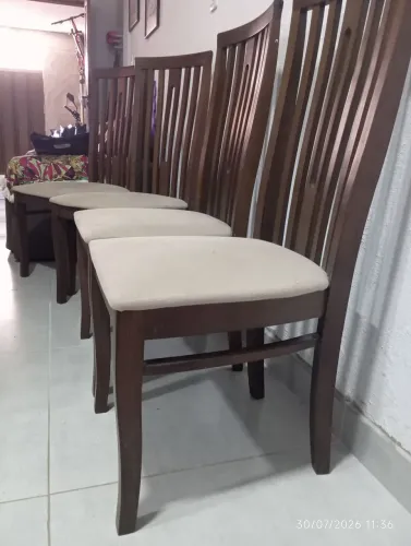 Vendo mesa de vidro com 4 cadeiras