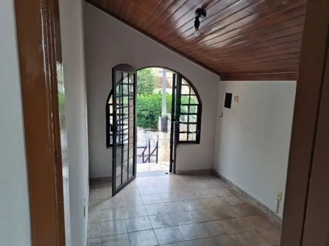 CASA COMERCIAL NO CENTRO