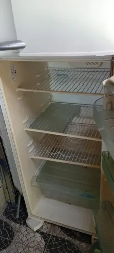 Geladeira PARA RETIRADA DE PEÇAS