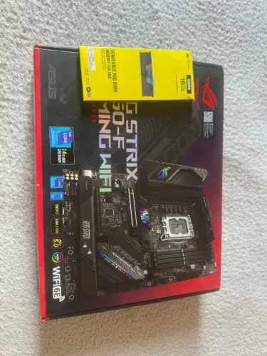 Kit placa mãe b760 rog strix e DDR5 16 gb corsair rgb 6000mhz