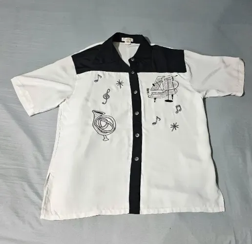 Camisa de Botão Branca Instrumentos Musicais