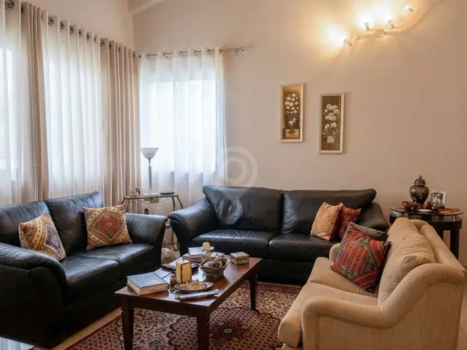 Casa de rua : / Residencial / Jardim Salessi