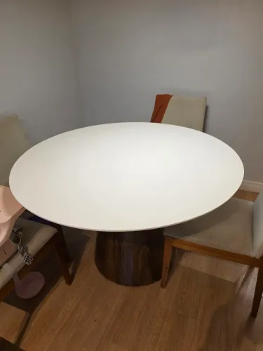 Mesa de Jantar em resina branca com 1,20 m de diâmetro em excelente estado!!